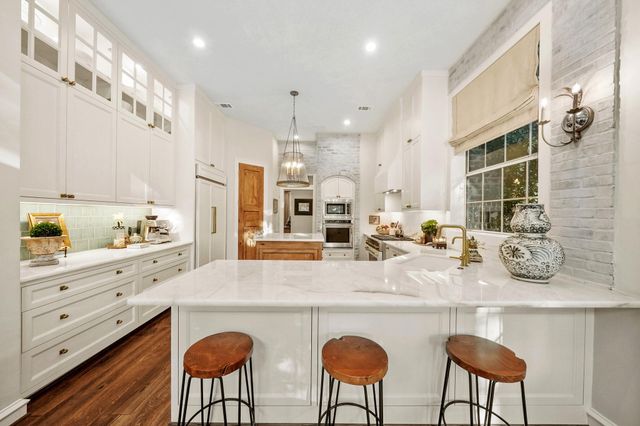 2207 Longmire Road, Conroe, TX 77304