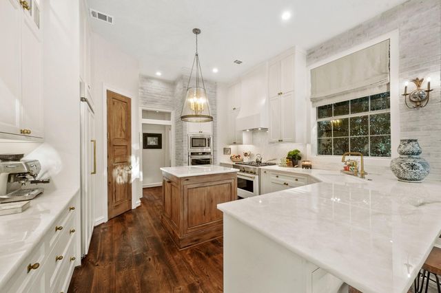 2207 Longmire Road, Conroe, TX 77304