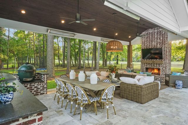 2207 Longmire Road, Conroe, TX 77304