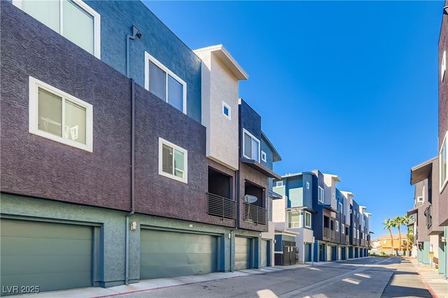 9050 West Tropicana Avenue 1138, Las Vegas, NV 89147