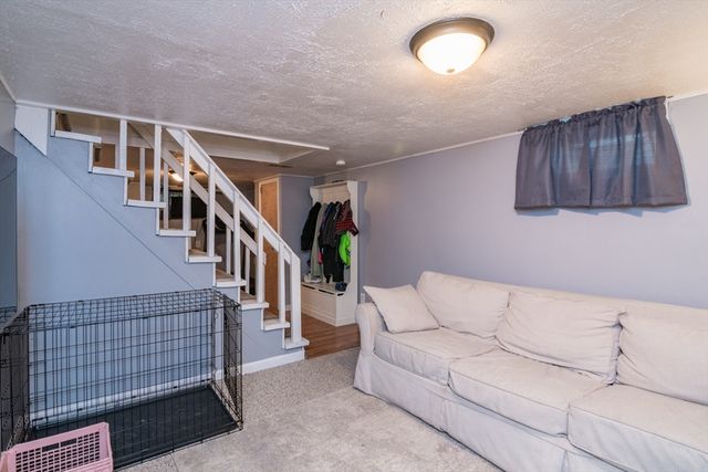 222 Plumtree Rd, Springfield, MA 01118