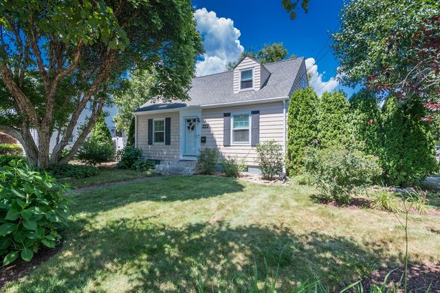 222 Plumtree Rd, Springfield, MA 01118