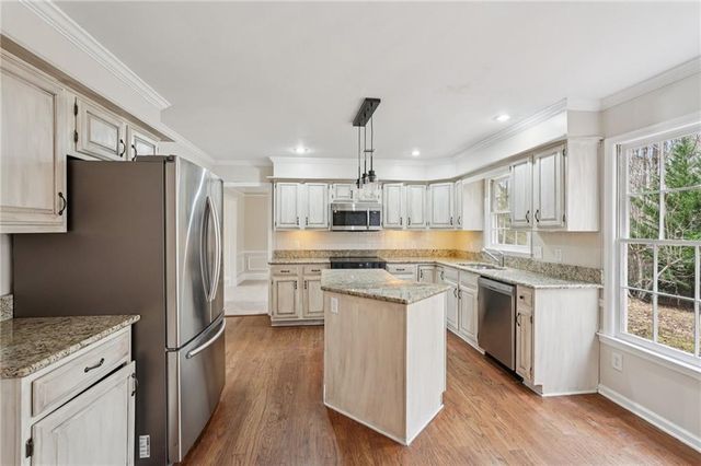 5618 Brookstone NW Drive, Acworth, GA 30101