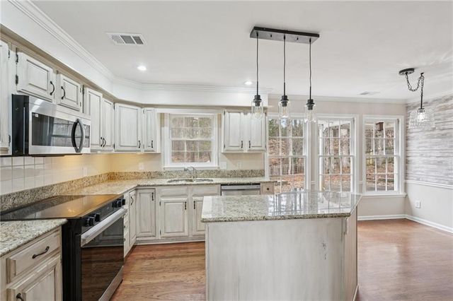 5618 Brookstone NW Drive, Acworth, GA 30101