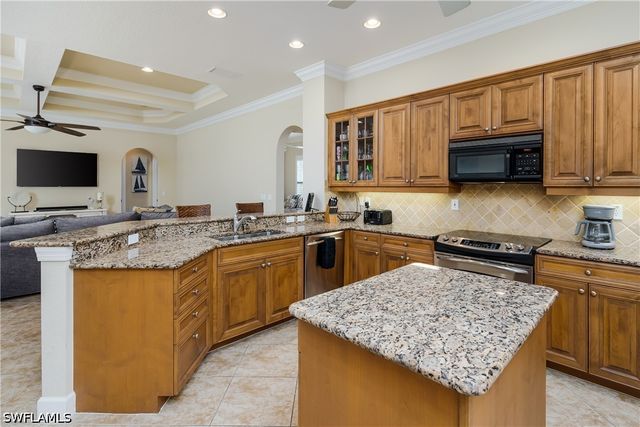 8754 Hideaway Harbor CT, Naples, FL 34120