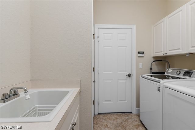 8754 Hideaway Harbor CT, Naples, FL 34120