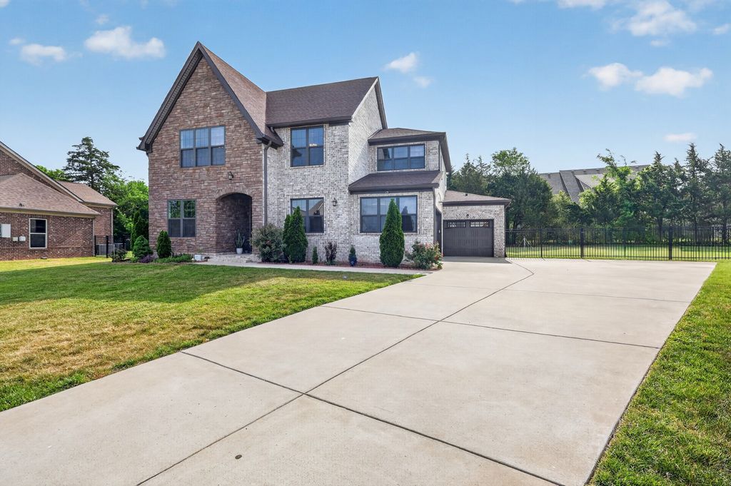 731 Orange Blossom Ct, Murfreesboro, TN 37130