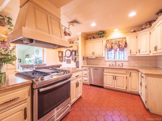 69-78 180th Street, Fresh Meadows, NY 11365