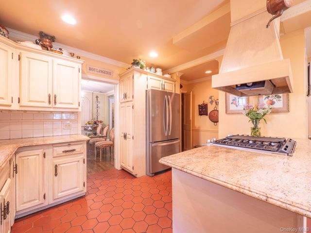 69-78 180th Street, Fresh Meadows, NY 11365