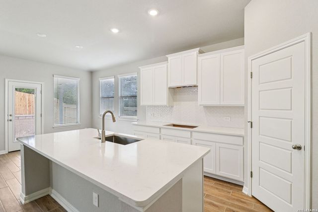 919 Broken Hollow, San Antonio, TX 78260