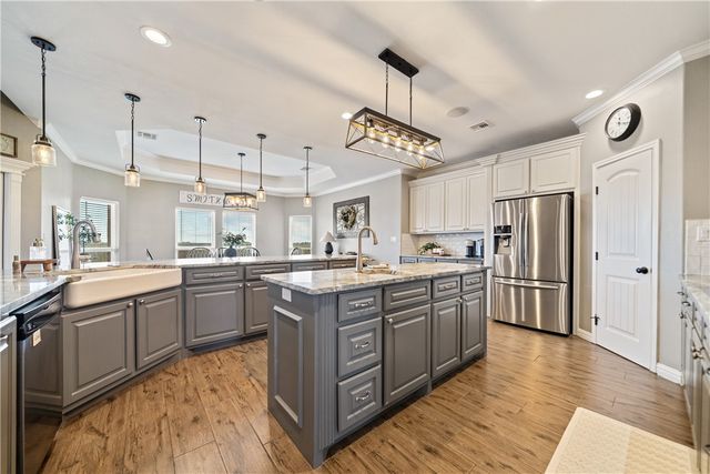 1189 S Southampton Dr, Corpus Christi, TX 78415