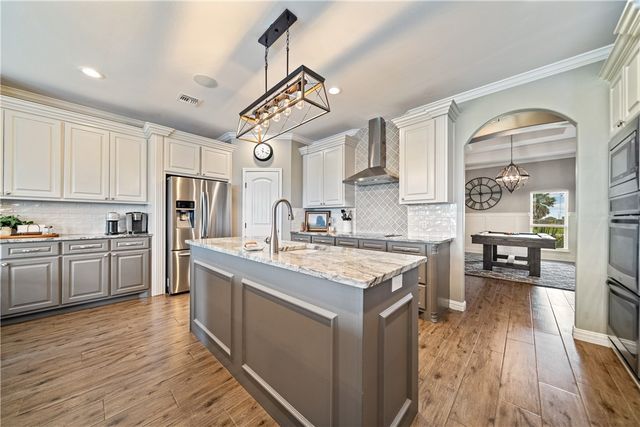 1189 S Southampton Dr, Corpus Christi, TX 78415