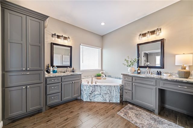 1189 S Southampton Dr, Corpus Christi, TX 78415