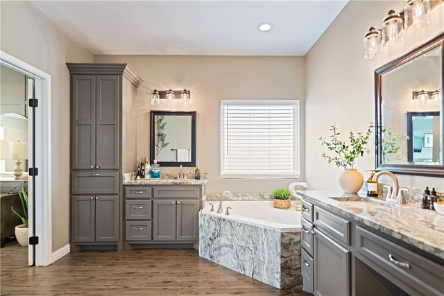 1189 S Southampton Dr, Corpus Christi, TX 78415