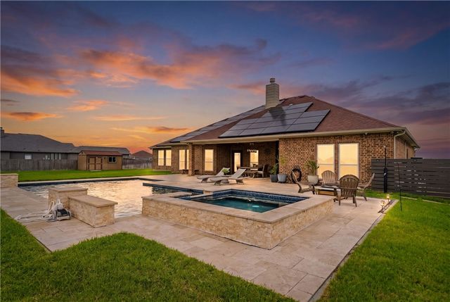 1189 S Southampton Dr, Corpus Christi, TX 78415