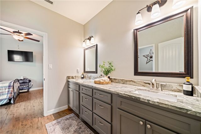 1189 S Southampton Dr, Corpus Christi, TX 78415