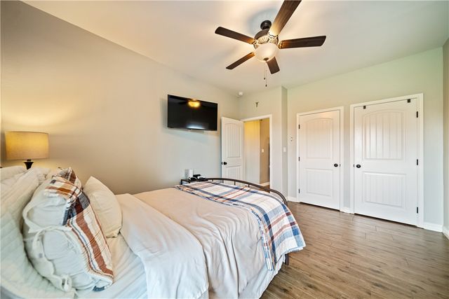 1189 S Southampton Dr, Corpus Christi, TX 78415