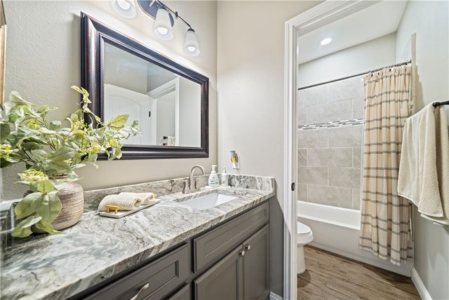 1189 S Southampton Dr, Corpus Christi, TX 78415