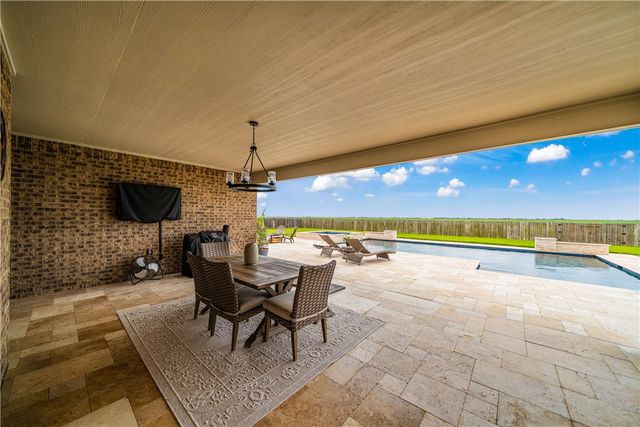 1189 S Southampton Dr, Corpus Christi, TX 78415