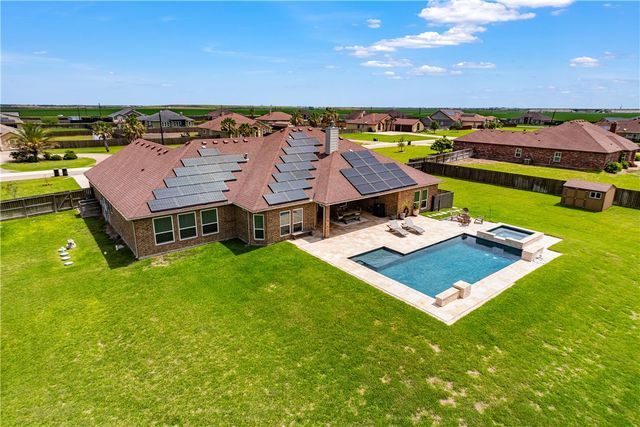 1189 S Southampton Dr, Corpus Christi, TX 78415