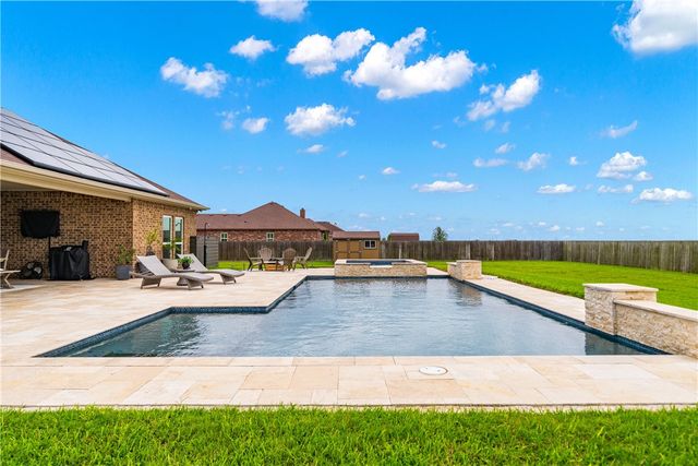 1189 S Southampton Dr, Corpus Christi, TX 78415