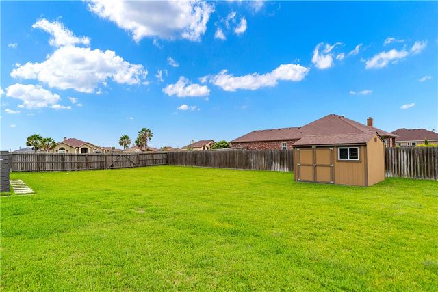1189 S Southampton Dr, Corpus Christi, TX 78415