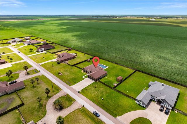 1189 S Southampton Dr, Corpus Christi, TX 78415