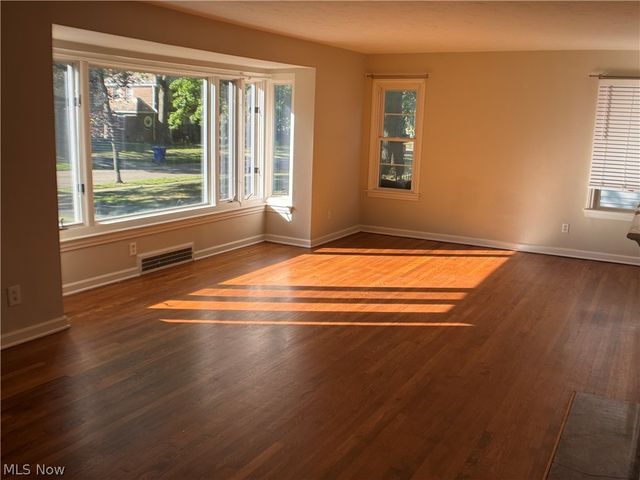 2327 Loyola Road, University Heights, OH 44118