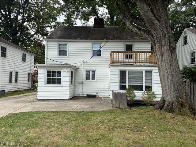 2327 Loyola Road, University Heights, OH 44118