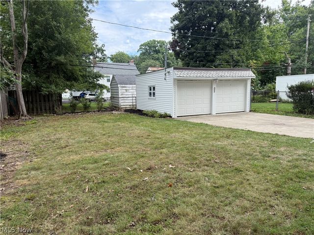 2327 Loyola Road, University Heights, OH 44118