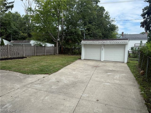 2327 Loyola Road, University Heights, OH 44118