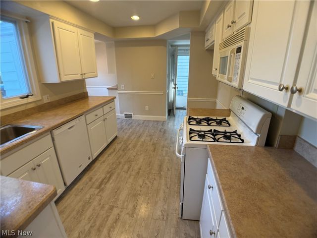 2327 Loyola Road, University Heights, OH 44118