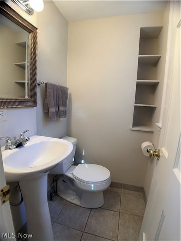 2327 Loyola Road, University Heights, OH 44118