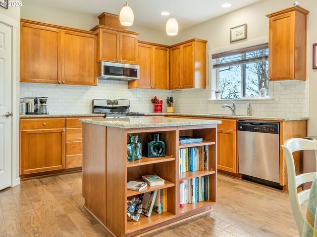 92018 HIGHWAY 104, Warrenton, OR 97146