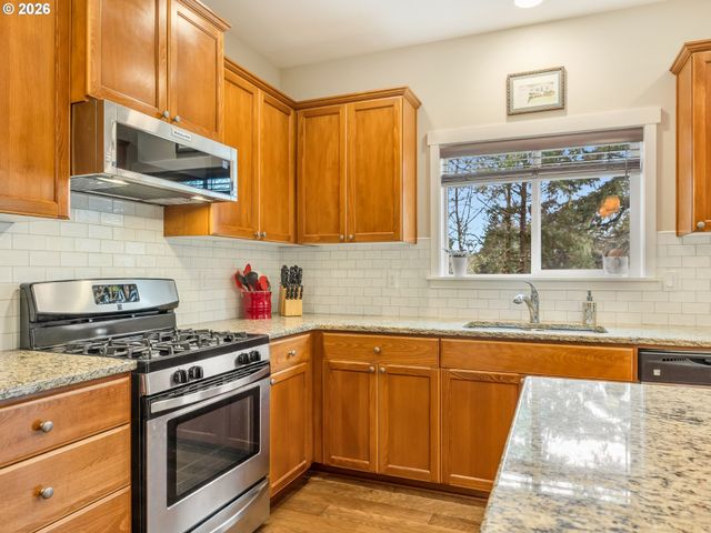 92018 HIGHWAY 104, Warrenton, OR 97146