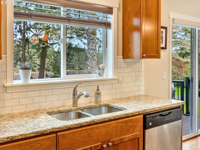 92018 HIGHWAY 104, Warrenton, OR 97146