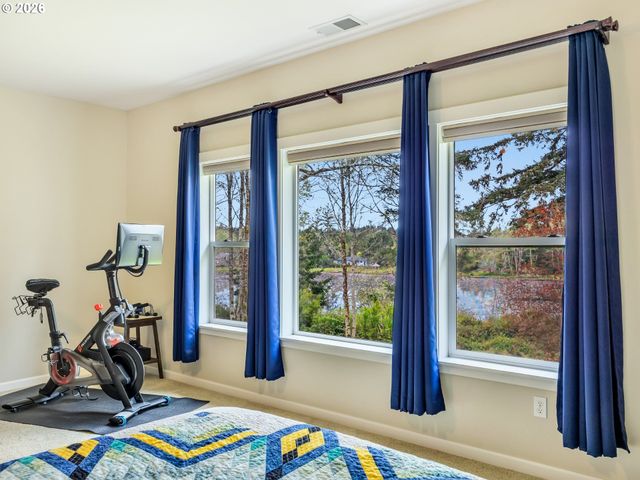 92018 HIGHWAY 104, Warrenton, OR 97146