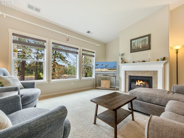 92018 HIGHWAY 104, Warrenton, OR 97146