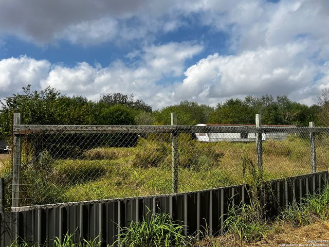 1419 Kayroe, Adkins, TX 78101