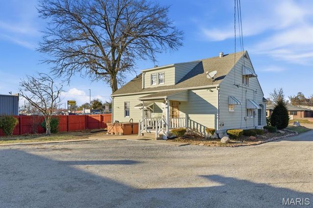 3600 N Belt W, Belleville, IL 62226