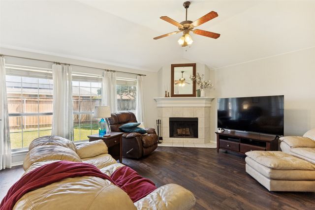 1024 Kingsley Drive, Saginaw, TX 76179