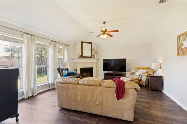 1024 Kingsley Drive, Saginaw, TX 76179