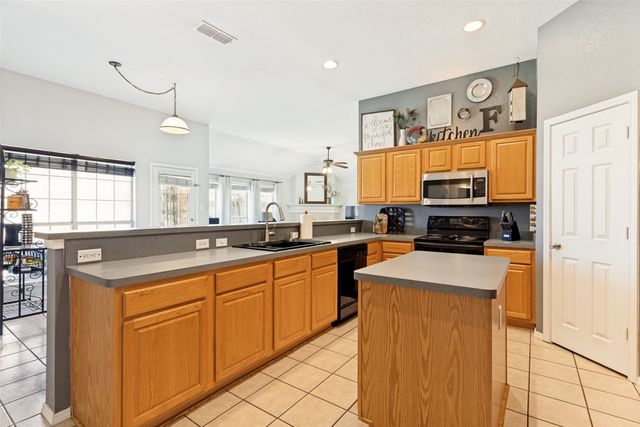 1024 Kingsley Drive, Saginaw, TX 76179