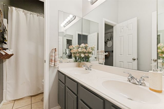 1024 Kingsley Drive, Saginaw, TX 76179