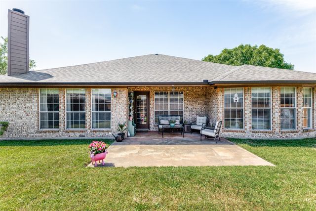 1024 Kingsley Drive, Saginaw, TX 76179