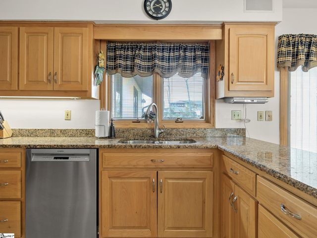 106 Stoneridge Drive, Chesnee, SC 29323