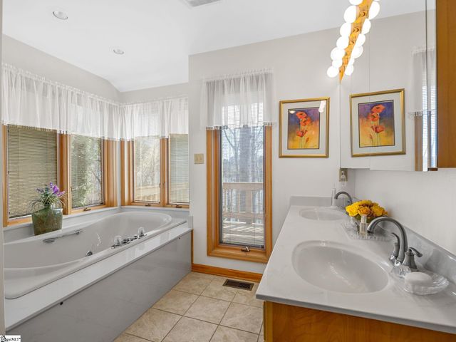 106 Stoneridge Drive, Chesnee, SC 29323