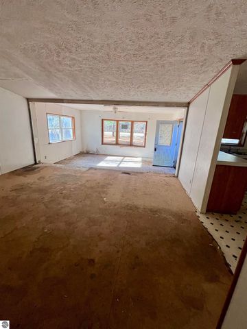 9374 Pine Circle Drive NW, Rapid City, MI 49676