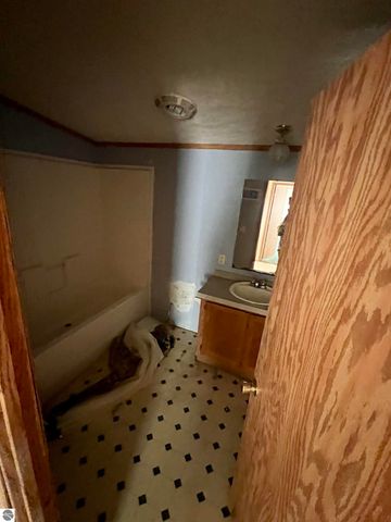 9374 Pine Circle Drive NW, Rapid City, MI 49676