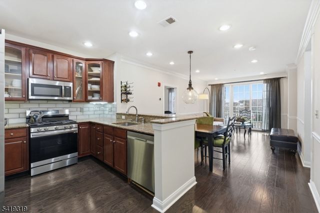 373 Victoria Drive, Bridgewater Twp., NJ 08807